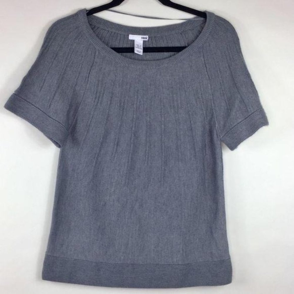 H&M GREY LIGHTWEIGHT WOMENS S/S KNIT SWEATER SIZE SMALL